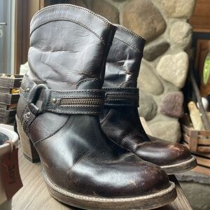 DINGO Leather Ankle Boots 8